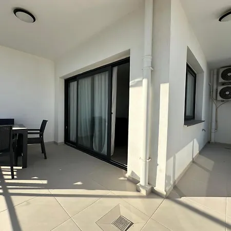 Caesar Atilius 58 Apartment Trikomo